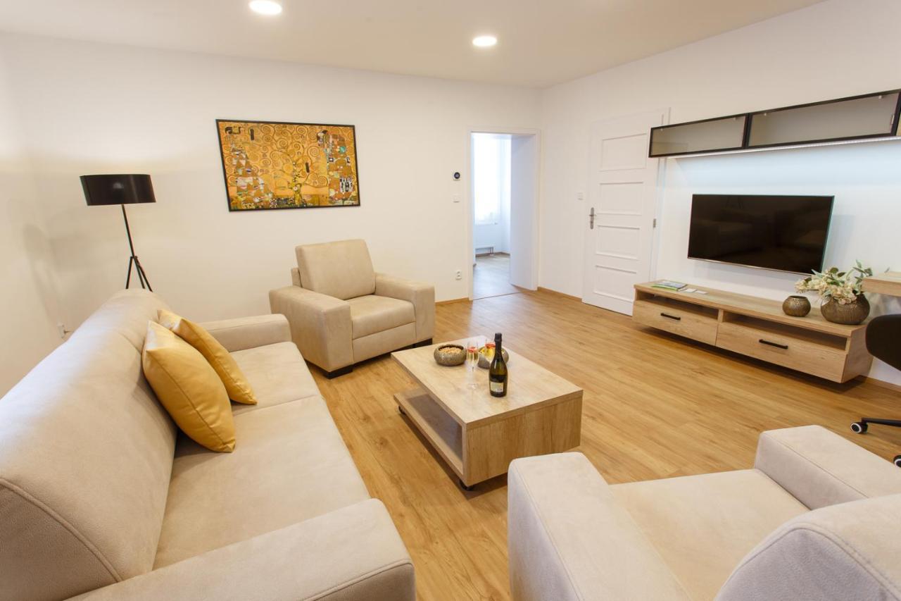 Apartments Villa Whitehouse Ostrava Luaran gambar